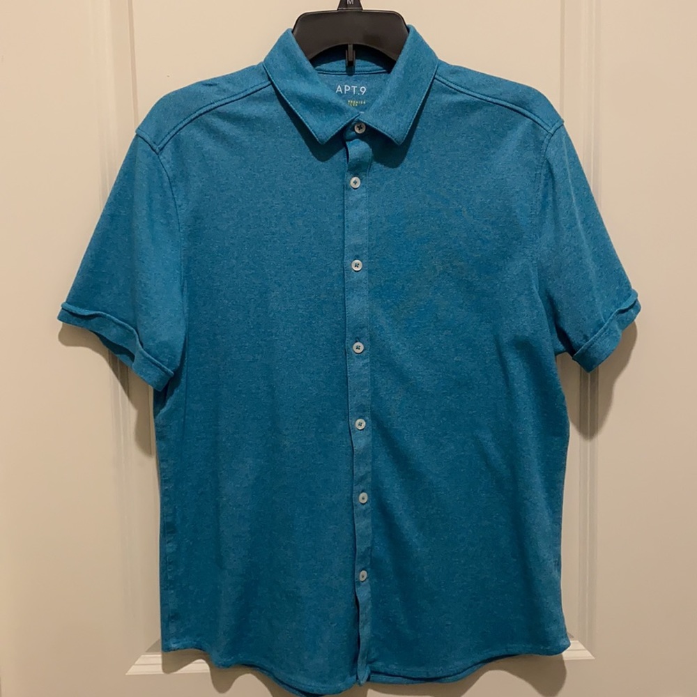 Men’s Medium Short Sleeve Button-down by APT 9